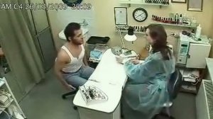 Росомаха на маникюре