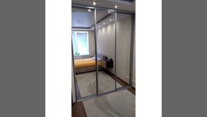 Двери купе в гардеробную с косяком