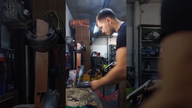 Как почистить антигравийный пистолет? #малярныеработы #антикор #automobile