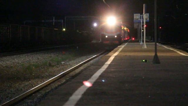 Электровоз ЧС7-093 с поездом № 5 смотреть онлайн