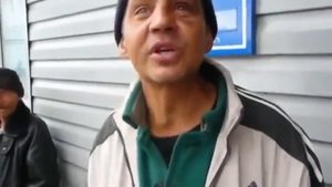 Бомж прочитал стихи про Маму