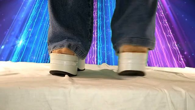 Sandals on a large platform. смотреть онлайн