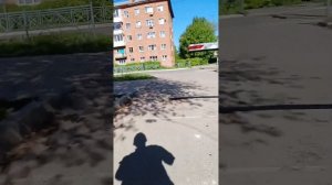 катаюсь на велике по всему городу.