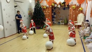 Елена Фищукова. Танец с большими снежными комьями. дети 5 лет.mp4