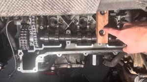 Porsche 996.1 variocam pads replacement - Engine in car