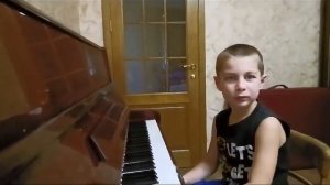 Первые шаги в игре на фортепиано. Русская народная песня "Зайка", М.Красев "На льду".