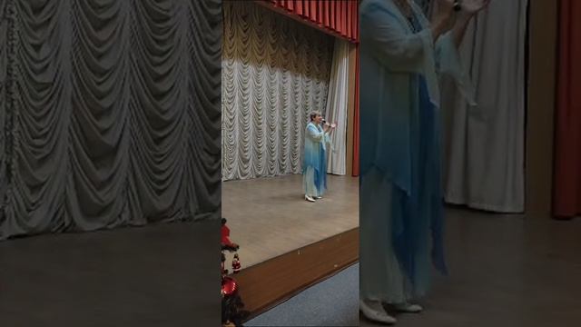 Ёлочка-ёлка лесной аромат...Красивая песня.