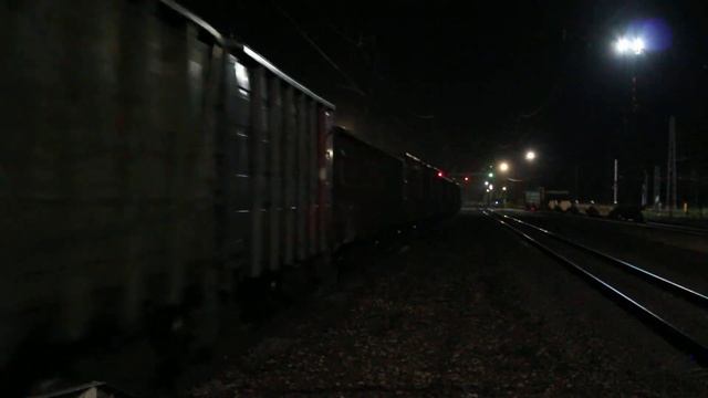 ВЛ10У-131 с грузовым поездом станция Тихонова Пустынь смотреть онлайн