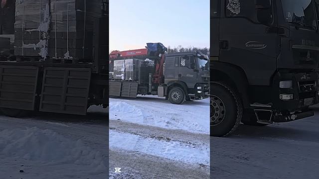 Вот так распределили груз чтобы пройти по весам #howo #весовой_контроль смотреть онлайн