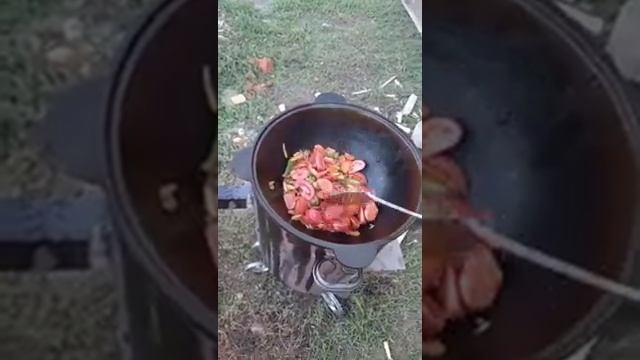 Жаркое в чугунном казане на костре Вкуснятина пальчики оближешь