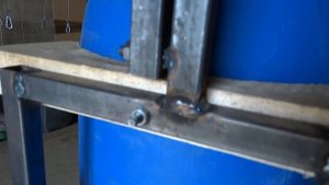 Тачка самодельная из пластиковой бочки 120л (бюджет 300руб)