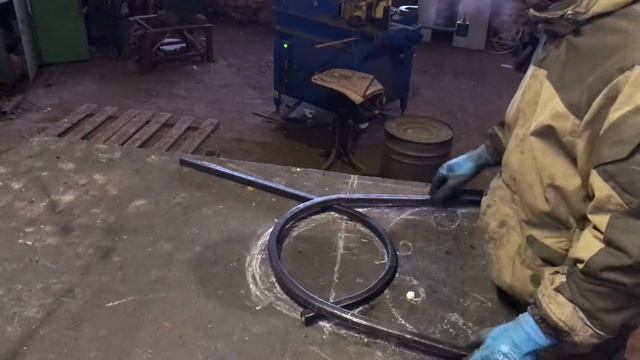 Кованая скамейка своими руками. Скамейка из проф труб.