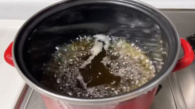 A Simple Recipe for Pickled Garlic