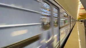 Метропоезд Еж3/Ем-508Т «Новогодний-2022» станция Лермонтовский Проспект