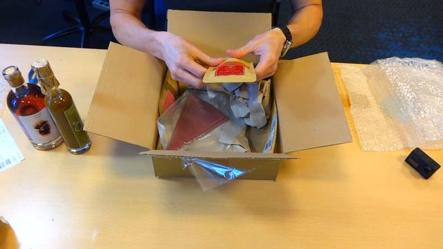 Ироничная "распаковка" подарка от Юли и Зураба. смотреть онлайн