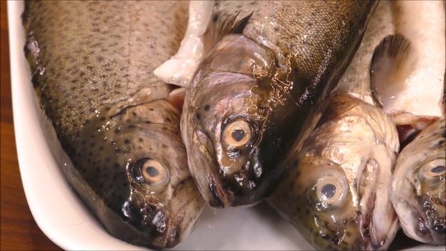 Pstrąg pieczony w całości w piekarniku. Prosty przepis na pstrąga w czterech smakach. MENU Dorotki.