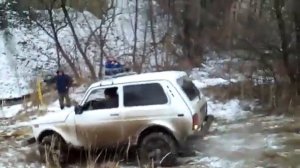 вытаскивает ниву