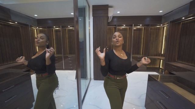 Let's take a tour of one of the most luxurious fully detached duplexes in lekki, Lagos, Nigeria.