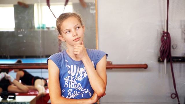 Соперница? Новенькая наводит шорох! Хочу в Париж 11я серия