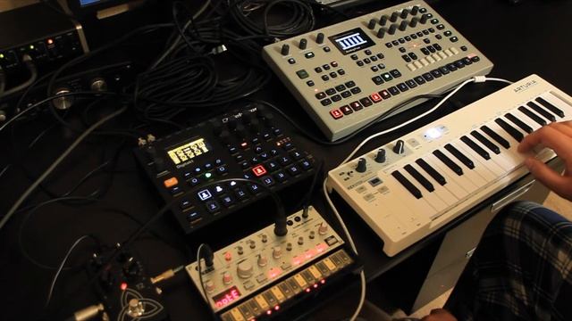 Synthetic Peals - Space Fairy - смотреть видео онлайн от «Synthetic Peals» в хорошем качестве, опубликованное 27 декабря 2024 года в 0:36:06 00:04:34.