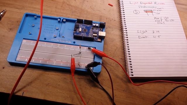 How to use a photoresistor with an Arduino