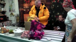 ОБСЛУЖИВАЮ ПОКУПАТЕЛЕЙ К НОГВОГОДНИМ ПРАЗДНИКАМ