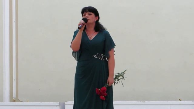 Поклонимся Великим тем годам - исполняет С.Захарова смотреть онлайн