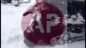 Засосало человека в снегоход.mp4