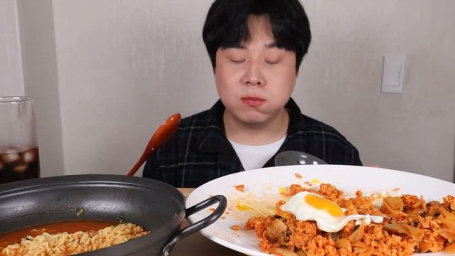 ASMR MUKBANG 직접 만든 김치볶음밥 라면 먹방 ASMR HOME MADE KIMCHI FRIED RICE RAMYEON MUKBANG EATING SOUND