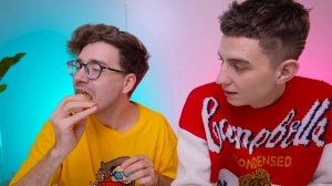 Бальшая маленькая еда челлендж