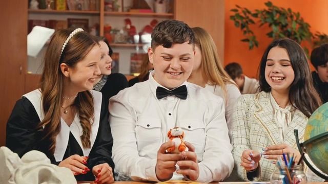 Вечер Воспоминаний: Фотосъемка для Выпускного Альбома 9 класса смотреть онлайн