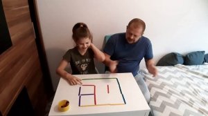 Логическая задача: перемести 4 палочки и получи 3 квадрата.