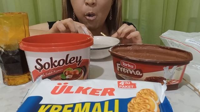 👉Mukbang : Мокрый маршмелло, печенье, кола /wet marshmello, cookie, cola. Jasmin. смотреть онлайн