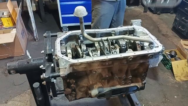 сборка мотора Мицубиси 4D56 часть 2 смотреть онлайн