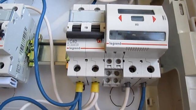 Обзор блокиратора для ручного ввода резерва Legrand DX3