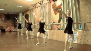Plie у станка экзерсис Классический танец