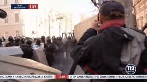 Грузовик давит Беркут / Truck crushes Berkut - Украина, 2014, Майдан