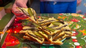 БЫСТРАЯ, ПРОСТАЯ И ОЧЕНЬ ВКУСНАЯ ЗАКУСКА на праздничный стол. Приготовьте много, съедят быстро