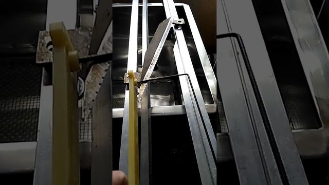 Альпийский улей пасека Хомич. Нож для распечатки сотовых рамок.