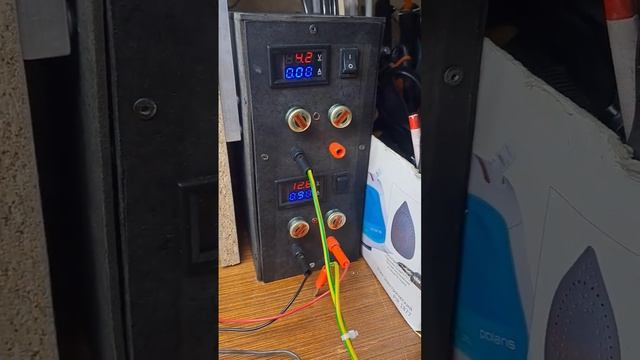 Зарядка 24 штук 18650 за один раз. Ток меня удивил. #shorts смотреть онлайн