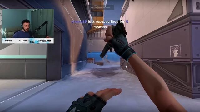 Tarik reacts to the **NEW VALORANT SKIN BUNDLE** (CSGO knife) смотреть онлайн