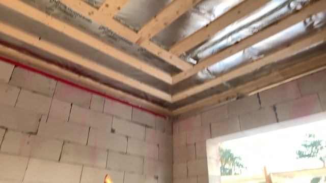 Холодный чердак. Конструкция чердака. Дом из газобетона с вальмовой крышей.