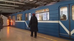 Вагон прямоугольный дверь окно прямоугольное