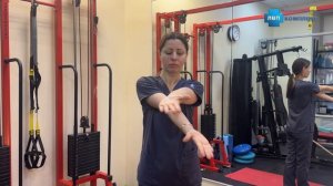 Упражнение для снятия напряжения с шеи и плеч