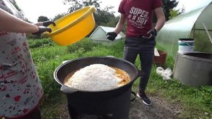 Приготовили праздничный плов на 150 порций!