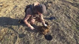 ИЩЕМ СОКРОВИЩА  С ДЕТЬМИ , НО ПОКА ТОЛЬКО МУСОР . Прогулка недалеко от дома.