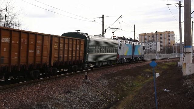 Электровоз KZ8A-0002 на ЭК ВНИИЖТ в Щербинке смотреть онлайн