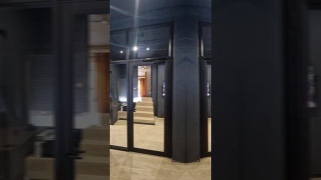 ❄️Установили каркасные перегородки из закаленного стекла!