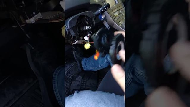 замена шлейфа руля Toyota Prius 30 смотреть онлайн