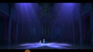 Маленькие Эльза и Анна играют со льдом